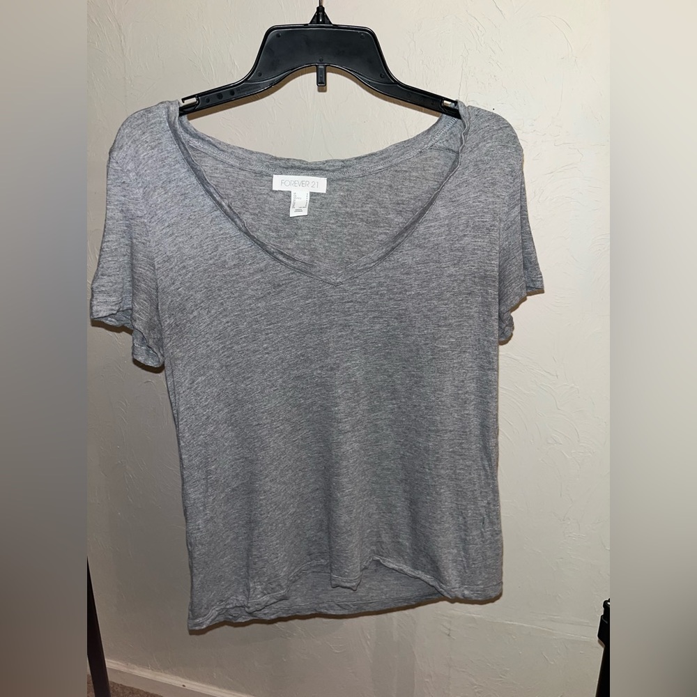 Forever 21 grey t shirt